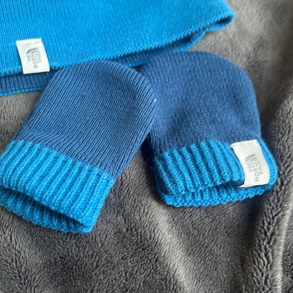 The North Face Infant Hat and Mittens - Picture 2 of 3